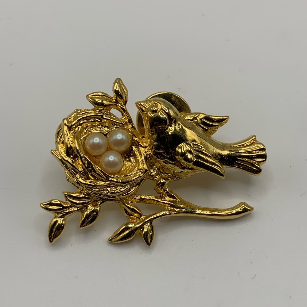 Vintage Avon Bird Nest Brooch Faux Pearls Eggs Tack Pin Gold Tone